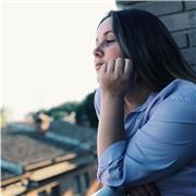 Puedo ayudar en cualquier materia excepto biología, química, estoy abierta y dispuesta a dar mi máximo y ayudar en todo lo posible